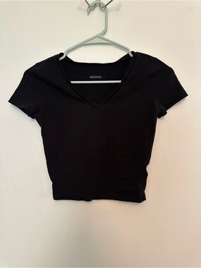 wild fable Black V-Neck Cropped Tee